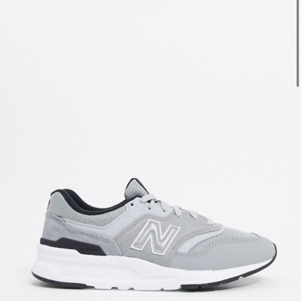 NWT New balance Sneakers M7 W8.5